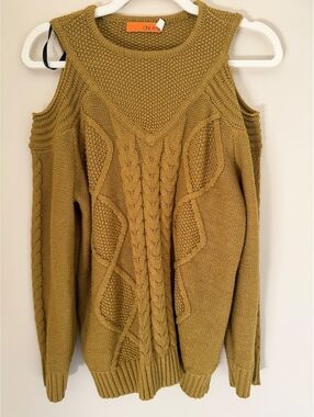 M One A cold shoulder sweater